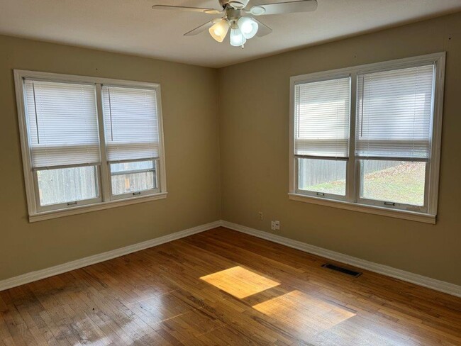 Building Photo - 3 bed 1bath in Norman! Easy to show and re...