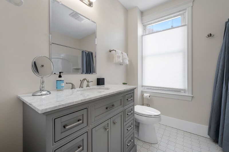 Building Photo - 284 Highland St