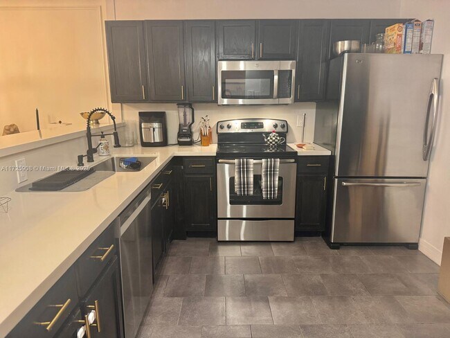 Building Photo - 2780 NE 183rd St