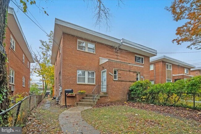 Building Photo - 4411 Harrison St NW