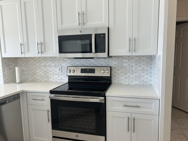 Building Photo - 9589 Tavernier Dr