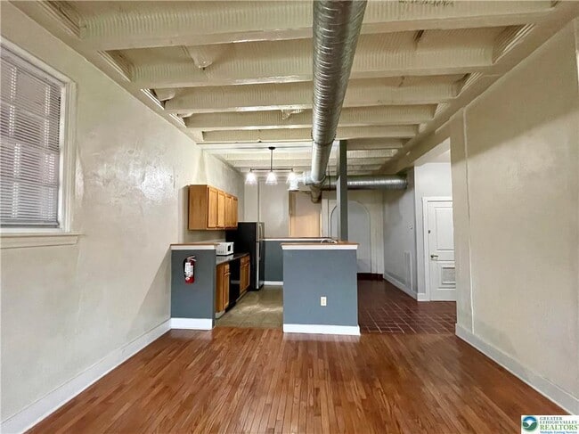 Building Photo - 147 S 4th St