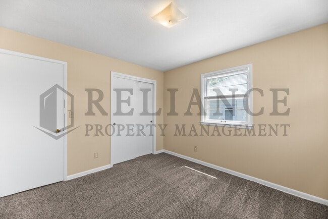 Building Photo - 3052 S Bonn Ave