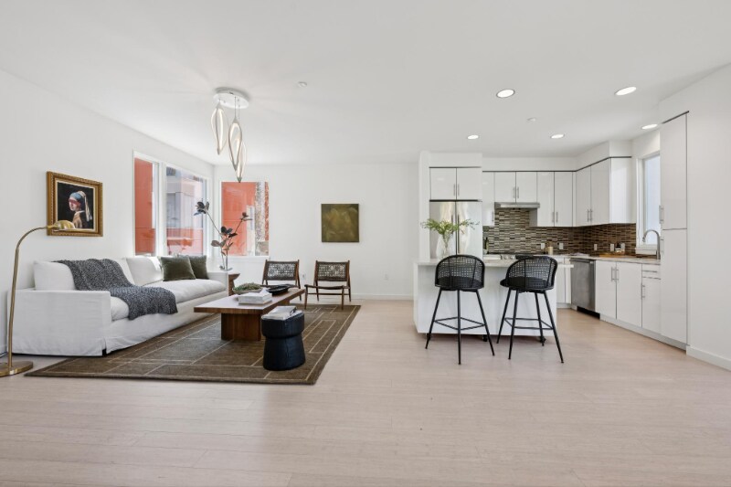 Building Photo - 100 Avocet Way