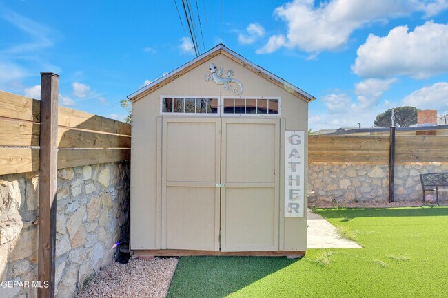 Building Photo - 9913 Album Ave