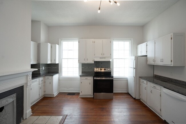 Building Photo - 410 3rd St