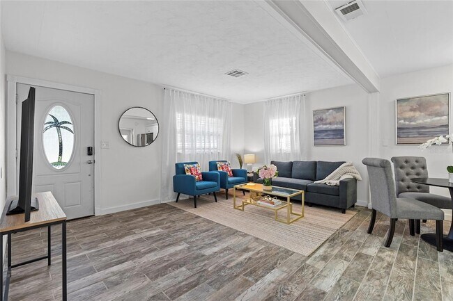 Building Photo - 326 50th Ave N