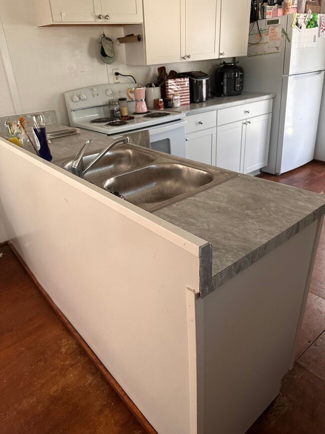 Building Photo - GREAT LOCATION! 2-Bedroom/ 1-Bath