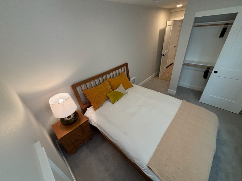 Building Photo - 3815 SE Tenino St