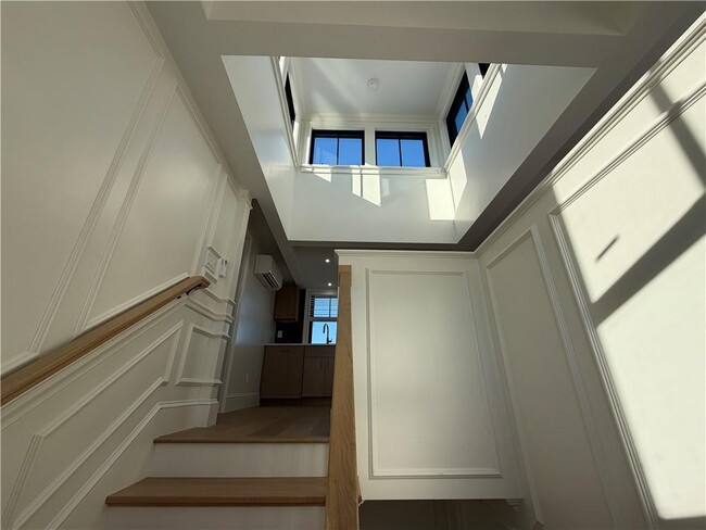 Building Photo - 7 Dearborn St