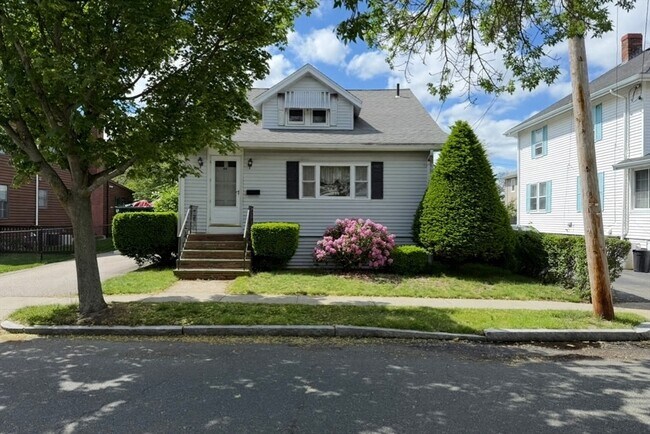 Building Photo - 44 Ferndale Rd
