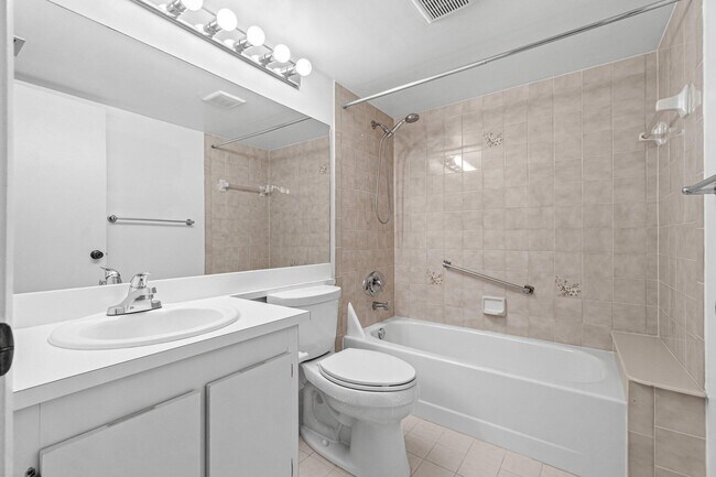 Building Photo - 811 Sky Pine Way