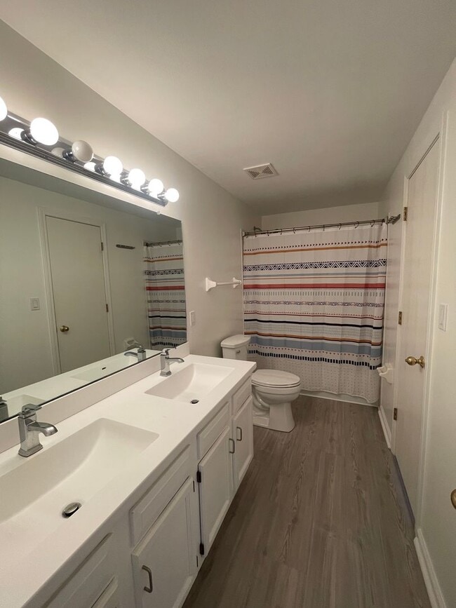 Building Photo - Baldwinsville Townhome - 2 Bedrooms 1.5 ba...