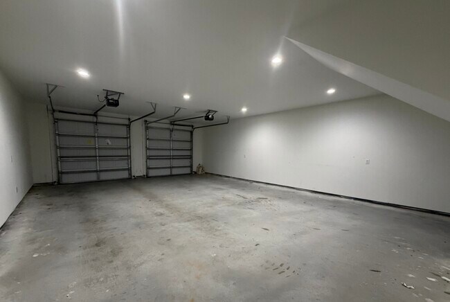 Building Photo - 9905 Excaliburs Ct