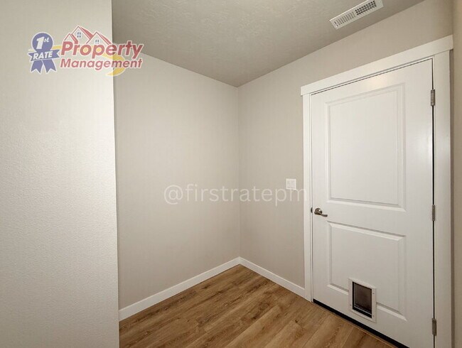 Building Photo - 11398 W Belgrave St