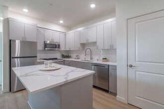 Building Photo - Urban 33 | New Apartments with Fireplace, Balcony & Washer/Dryer!! 1st Month FREE!!