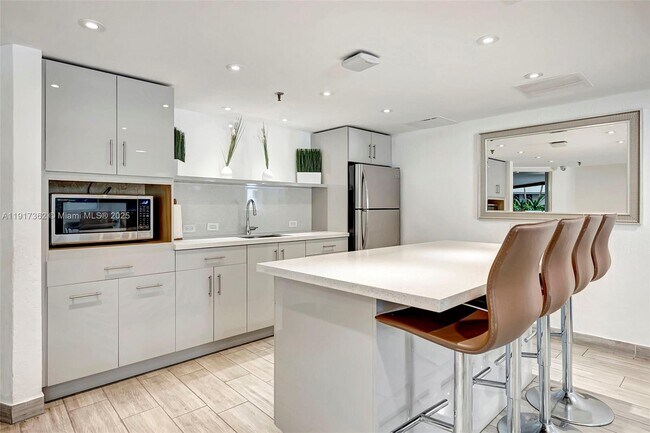 Building Photo - 170 Ocean Ln Dr