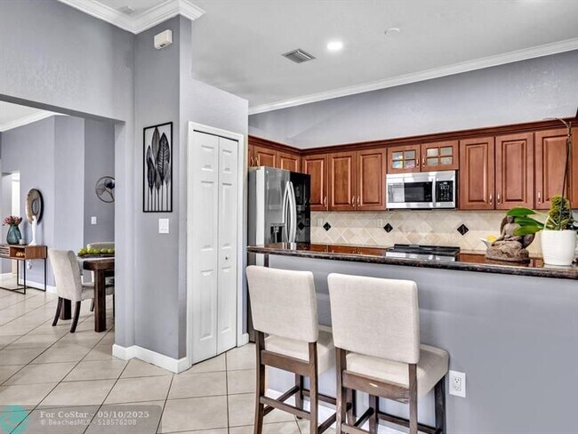 Building Photo - 14304 S Royal Cove Cir
