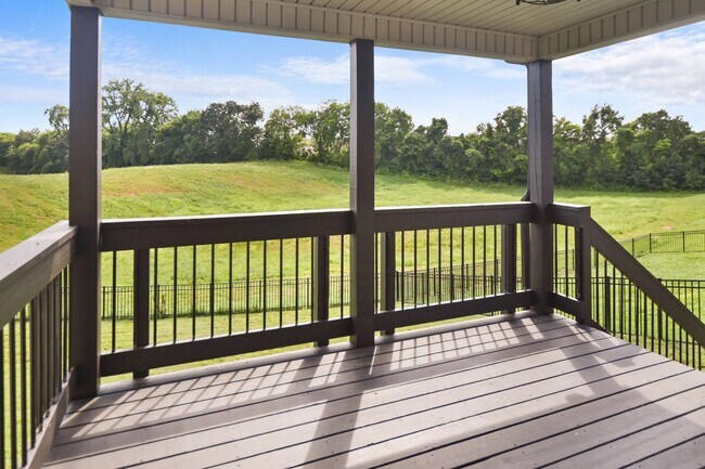 Building Photo - Pet Friendly Three Bedroom with Bonus!