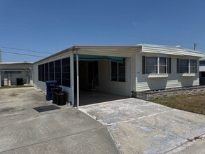 Building Photo - 1111 49th Ave Terrace W