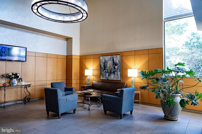 Building Photo - 1211 S Eads St