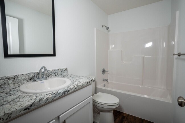 Building Photo - BRAND NEW 3 BEDROOM HOME - BOLIVAR, MO