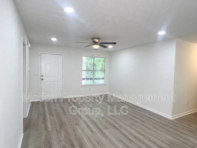 Building Photo - 7155 Pineneedle Dr SW