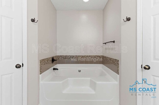 Building Photo - 14961 Greenwell Cir