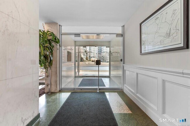 Building Photo - 444 Bedford St