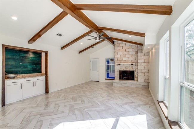 Building Photo - 7819 Bankside Dr