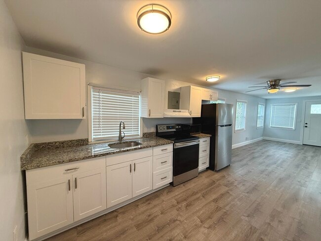 Building Photo - 27 NW 11th Ave