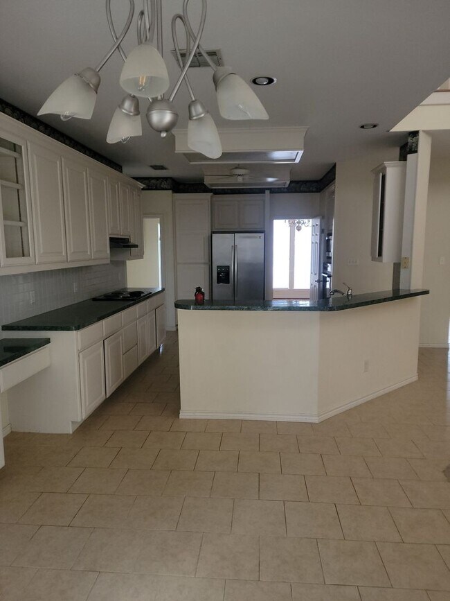 Building Photo - 4530 Oso Pkwy