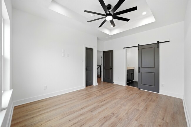 Building Photo - 2107 Esther Dr