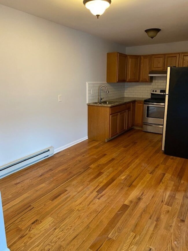 Building Photo - Riverview Apartments -Renovated large 1 BR...