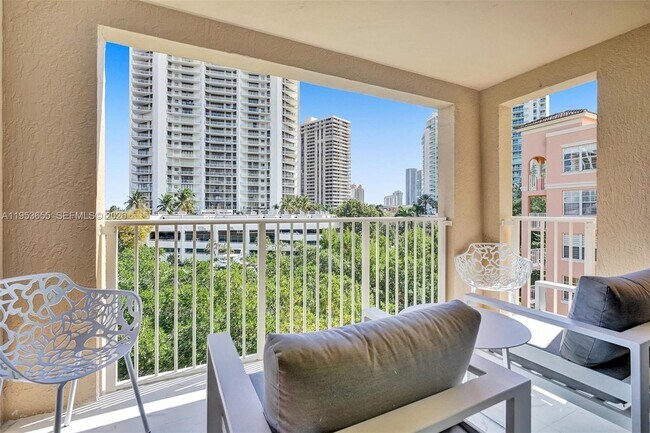 Building Photo - 19601 E Country Club Dr