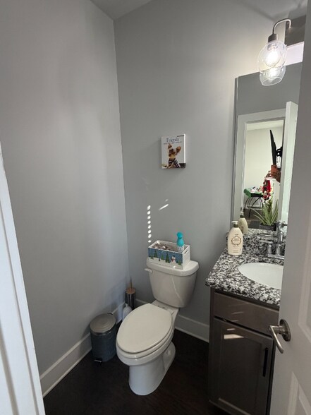 Building Photo - 4762 Sampson Ct.