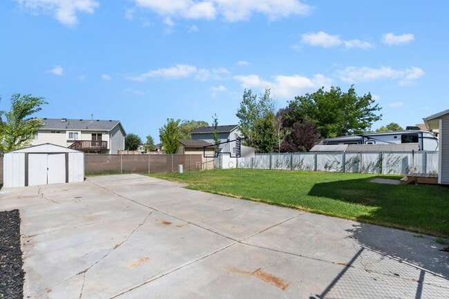 Building Photo - Updated Roy Utah 5 Bedroom 2 Bathroom Home!!