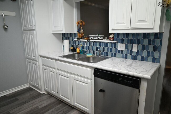 Building Photo - 5216 Brookwood Dr