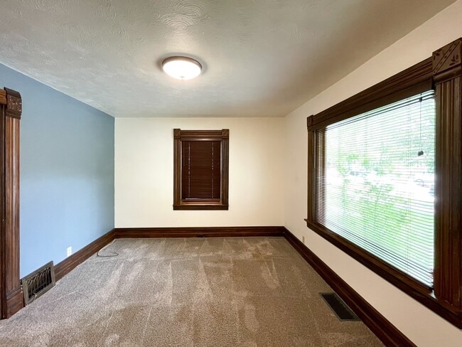 Building Photo - 1116 W Ofarrell St