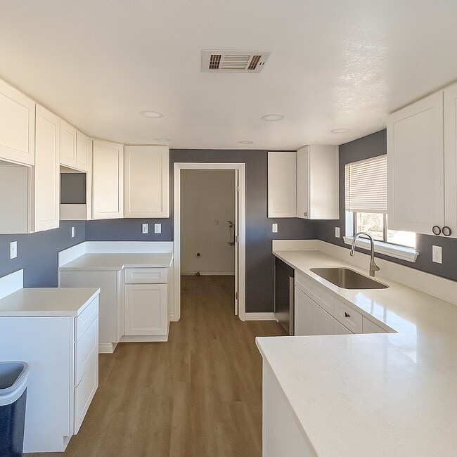 Building Photo - 16549 Mossdale Ave