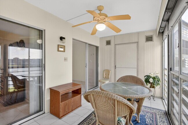 Building Photo - 2035 Ainslie C