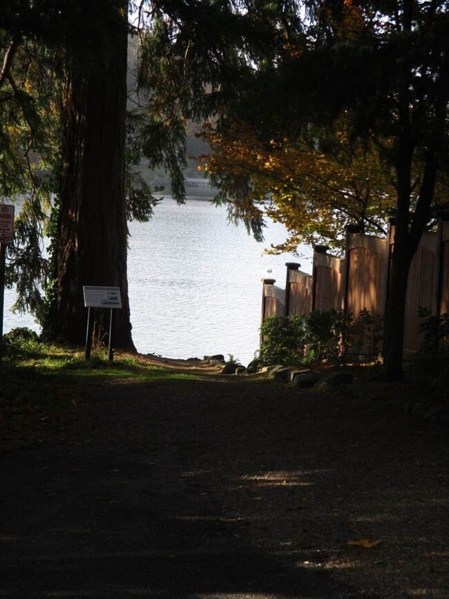 Building Photo - Charming 2 Bedroom, 1 Bathroom Home with P...