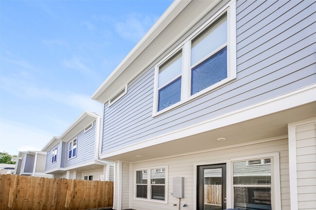 Building Photo - 5110 Royal Heath Dr