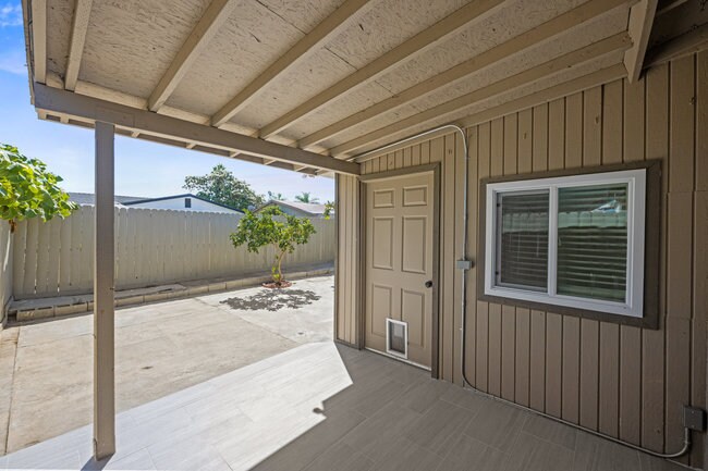 Building Photo - 257 Holiday Way