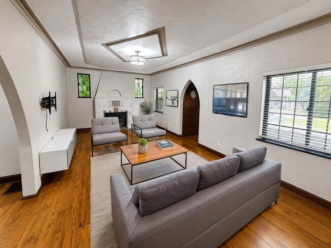 Building Photo - 823 Overlook Ave