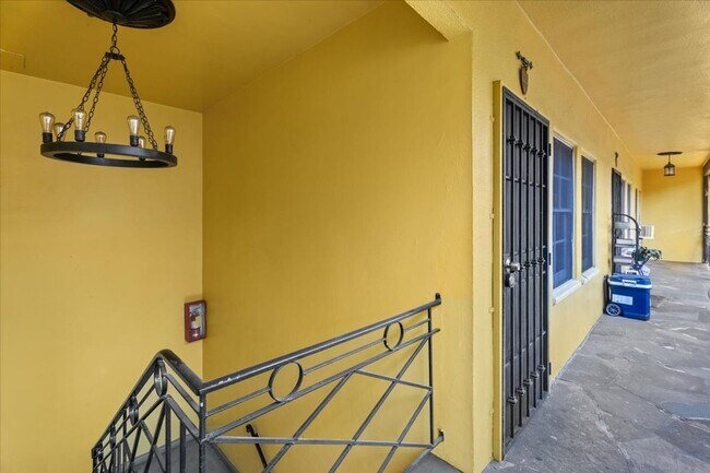 Building Photo - One Bedroom Unit In The Heart Of Koreatown!