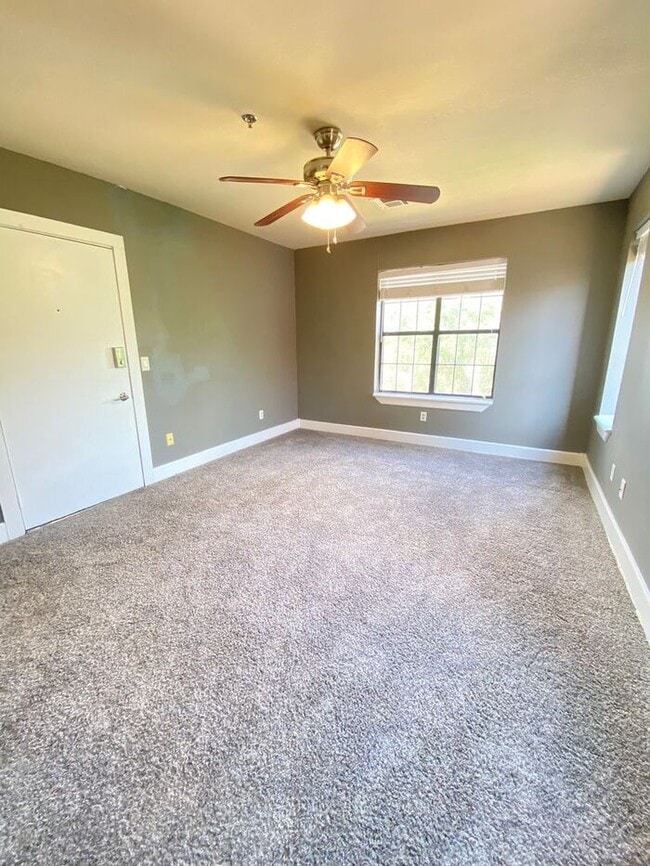 Building Photo - bed 1 bath in Paseo District