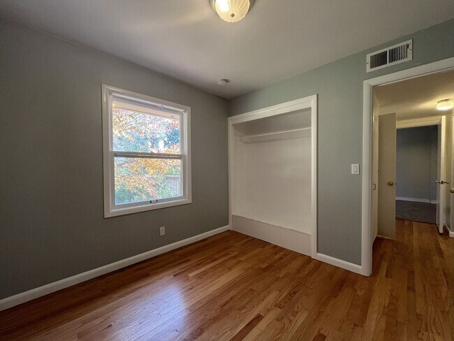 Building Photo - Beautiful 3-Bedroom Home with Remodeled Kitchen, Dual Living Spaces & Spacious Backyard