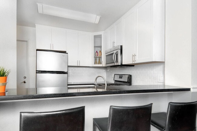 Building Photo - 541 Cutwater Ln