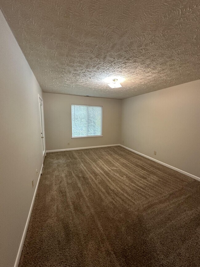 Building Photo - 3371 Galleria Dr